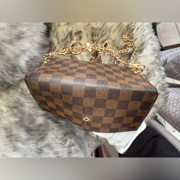 Louis Vuitton damier 
Vintage Sarah Wallet converted Crossbody - Picture 9 of 15